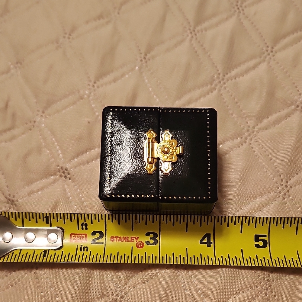 Elegant Black and Gold Men's Ring Box